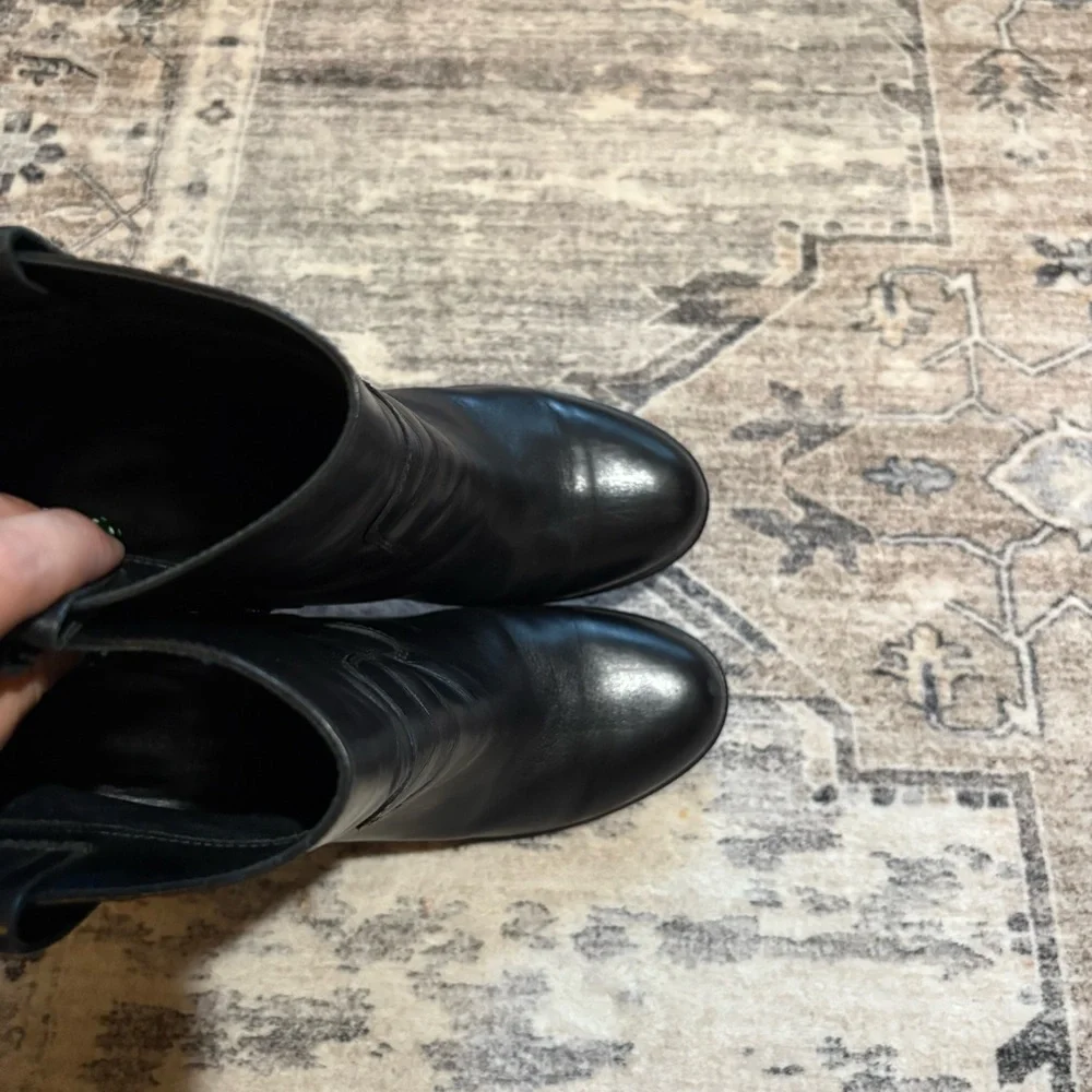 Kate spade baise black Leather heeled boots size 8